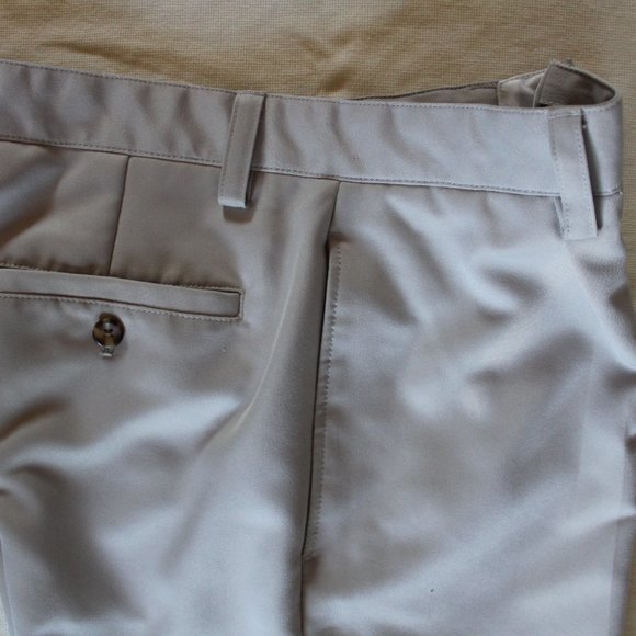 Van Heusen Beige Shorts ~30~ - Picture 2 of 10